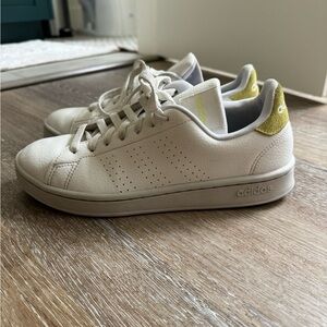 Adidas Advantage Sneakers